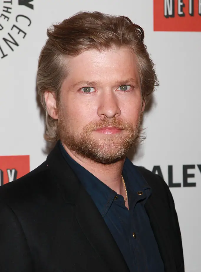 How tall is Todd Lowe?